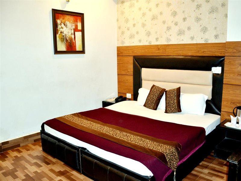Hotel B.R. Inn Pānīpat Екстериор снимка