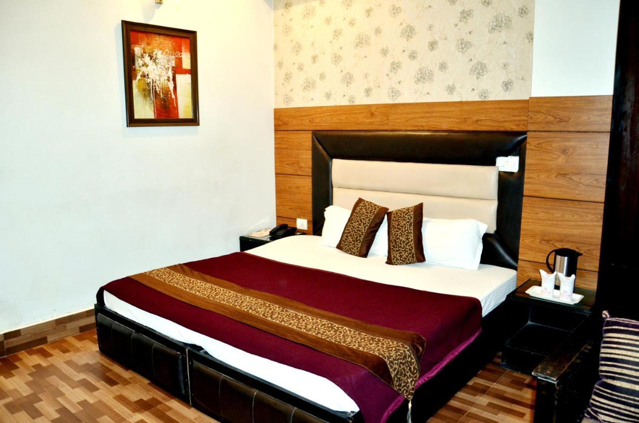 Hotel B.R. Inn Pānīpat Екстериор снимка